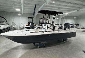 2025 Robalo 206 Cayman Shark Gray Boat